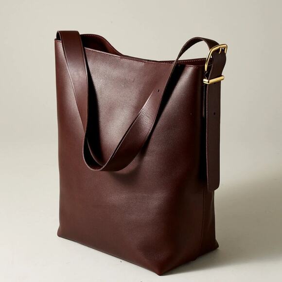 Madewell Handbags - NWT Madewell The Medium Essential Bucket Tote Bag Chocolate Raisin